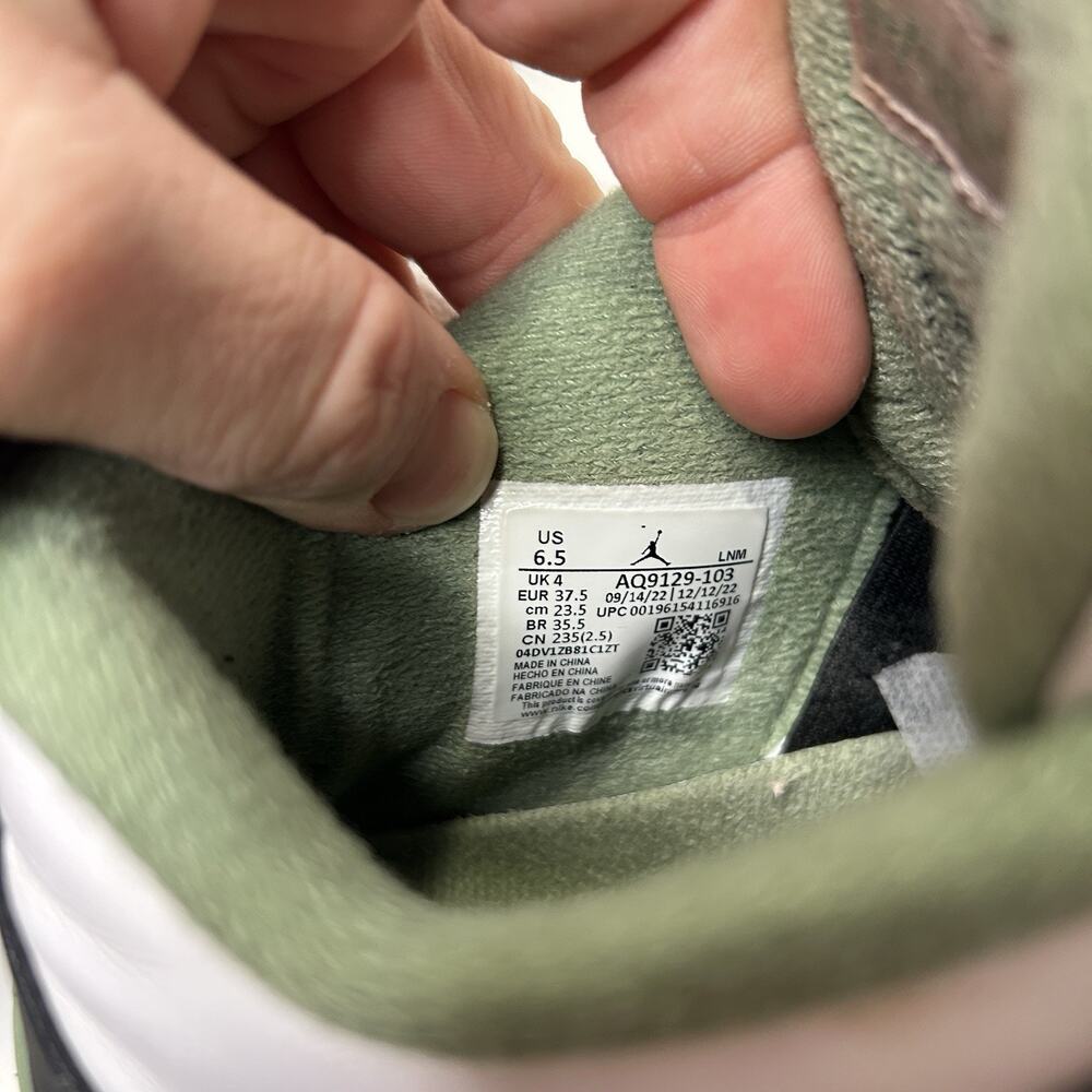 Nike Air Jordan 4 Retro WMNS “Seafoam/White Oil Green” - Picture 10 of 10